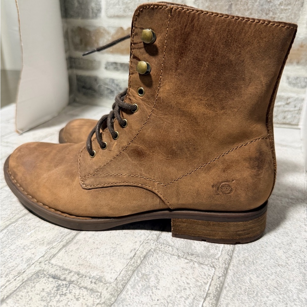 BORN Women’s Boreen Boot brown size 8.5